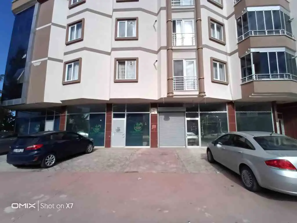GENİŞ CEPHE KİRALIK İŞ YERİ