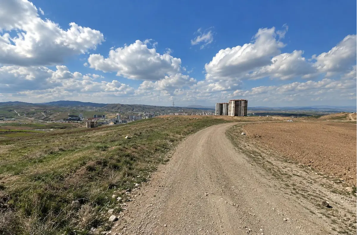 PURSAKLAR PROTOKOL YOLU YAKININDA 660M², 24 KAT İMARLI ARSA...