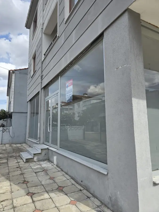 REMAX LAND DEN  SAĞLIK MAHALLESİ’NDE KÖŞE KONUMDA KİRALIK DÜKKAN