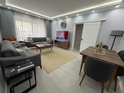 AKSE YAŞAM KONUTLARINDA KOMPLE YENİLENMİŞ MASRAFSIZ 2+1 DAİRE