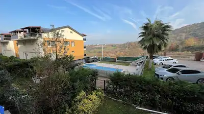 BAŞİSKELE’DE 4+1 | 185 M² NET | EŞYALI, BAHÇE KATI, 3 BANYOLU GENİŞ DAİRE