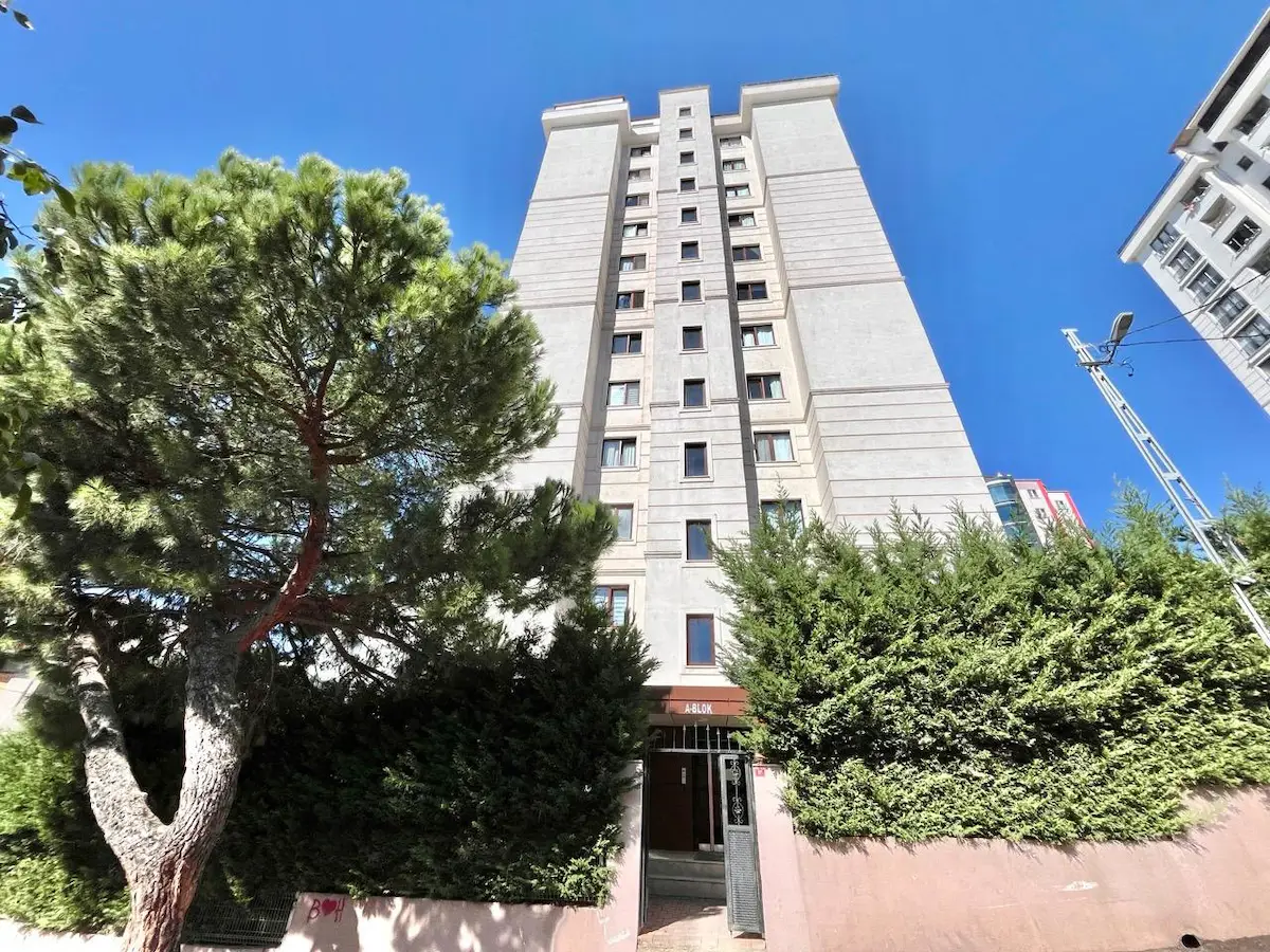 SITE İÇERISINDE ÖZEL DEKORASYONLU BOŞ 4+2 DUBLEKS SATILIK DAIRE