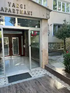 BEYLİKDÜZÜ ADNAN KAHVECİ MAHALLESİNDE FULL TADİLATLI ARA KAT DAİRE