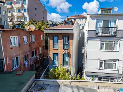 GALATADA YATIRIMLIK & KULLANIMA HAZIR KOMPLE SATILIK MÜSTAKİL EV