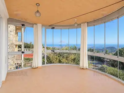 REMAX AVLU'DAN KOCAHAMZALI'DA PANORAMİK MANZARALI SATILIK VİLLA