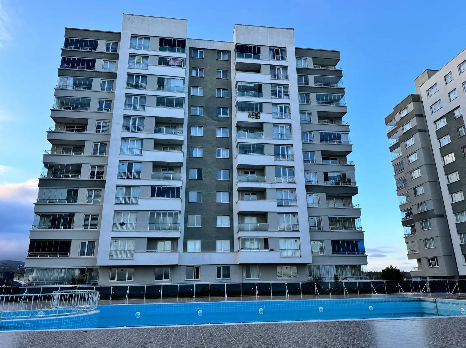ATAKUMDA HAVUZLU SİTEDE FULL EŞYALI KİRALIK DAİRE