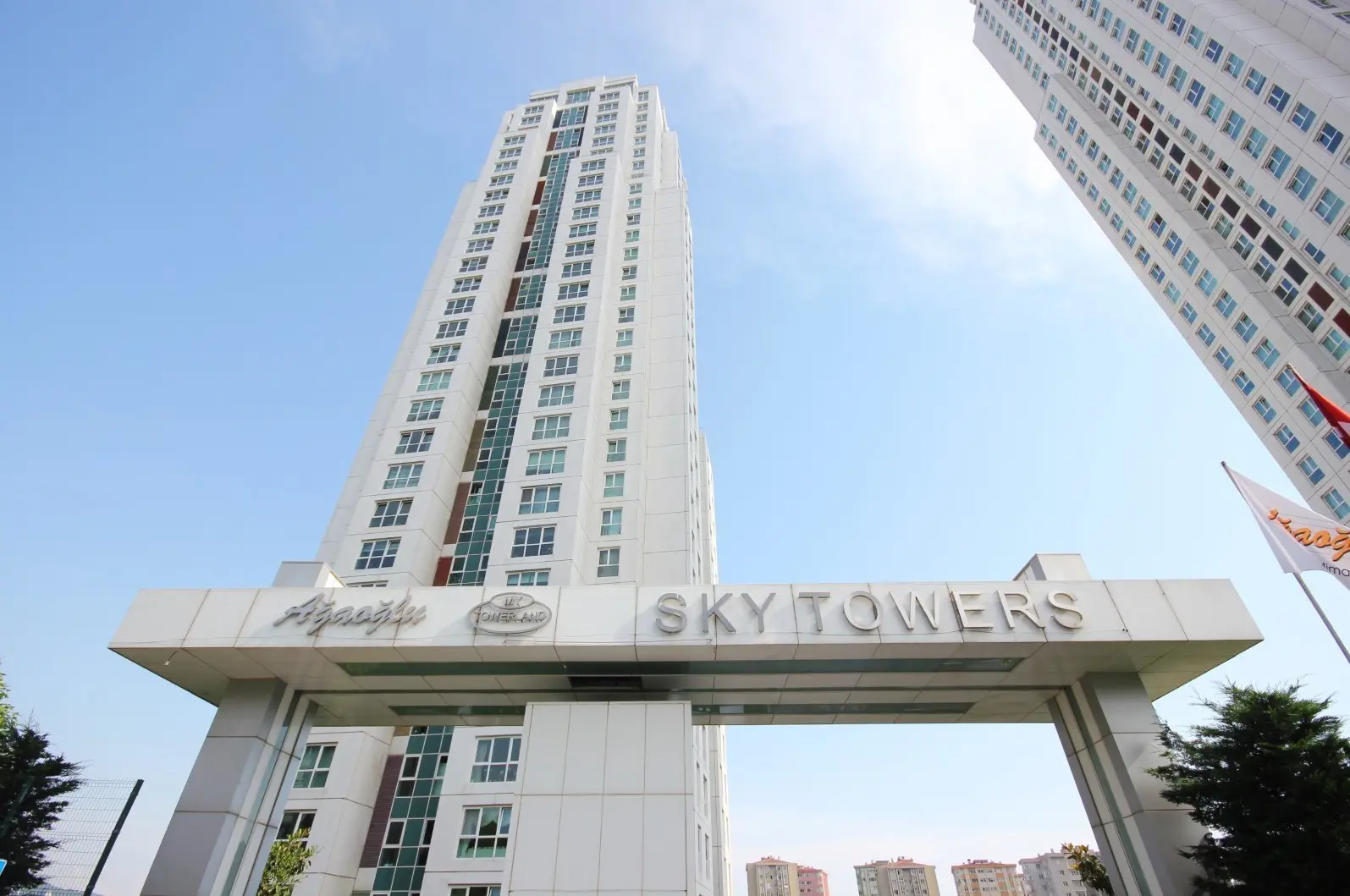 ATAŞEHİR AĞAOĞLU SKY TOWERS EBEVEYNLİ BALKONLU KİRALIK 2+1