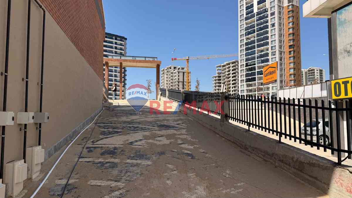 YAŞAMKENT VİLLA BERCEST SİTESİNDE İLERİ NATAMAM 5+1