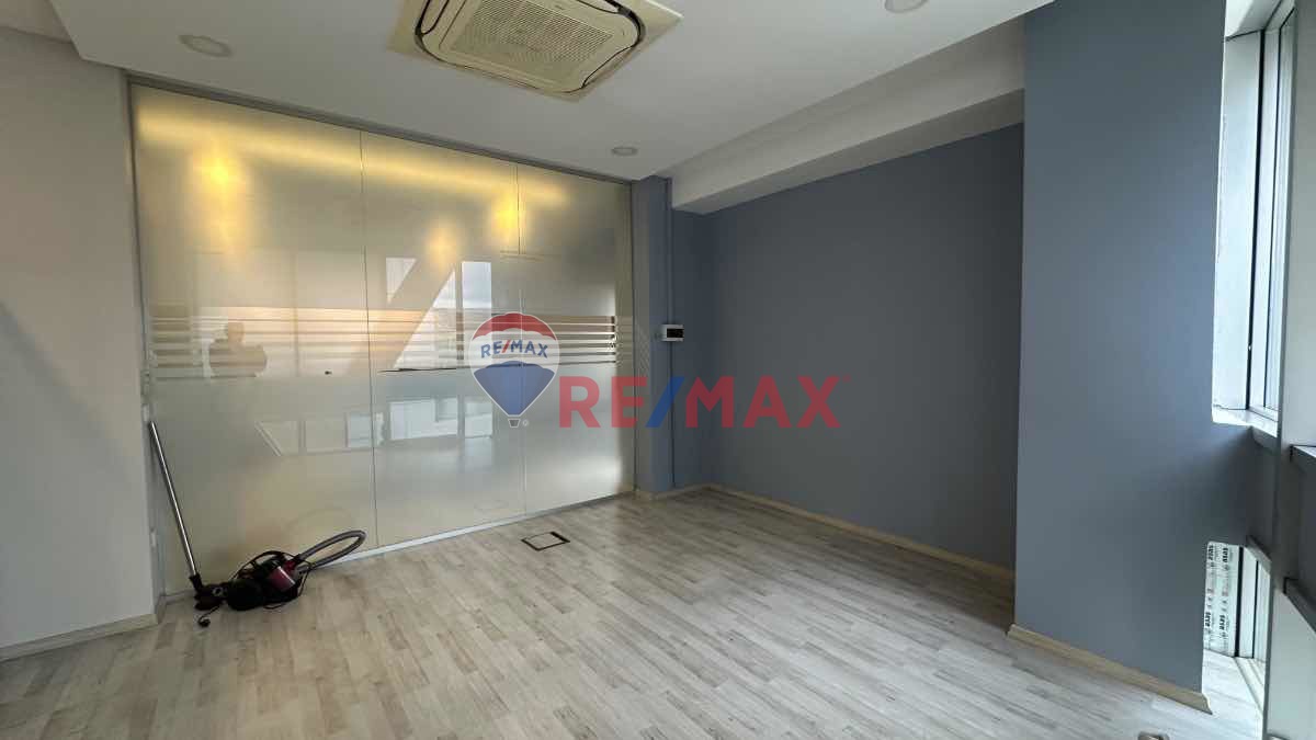 BAHÇELIEVLER YENIBOSNA MERKEZ KIRALIK 650 M2 PLAZA KATI