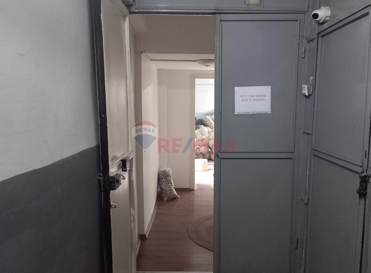 BAYRAMPAŞA TERAZIDERE MH. 520 M2 SATILIK ATÖLYE