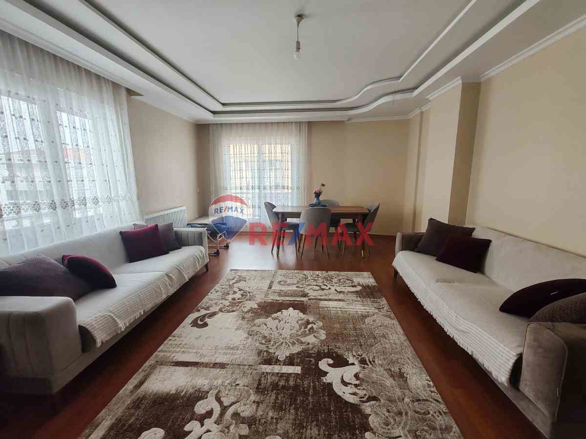 ACİL SATILIK YENİGÜN MH. 155 M2 SATILIK FIRSAT DAİRE