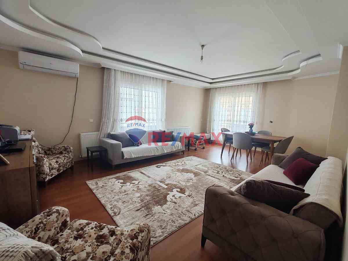 ACİL SATILIK YENİGÜN MH. 155 M2 SATILIK FIRSAT DAİRE