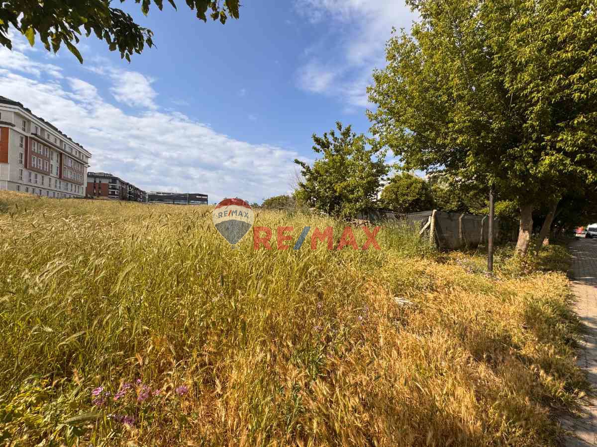 BÜYÜKÇEKMECE MİMARSİNAN' DA SATILIK 600 M' ARSA