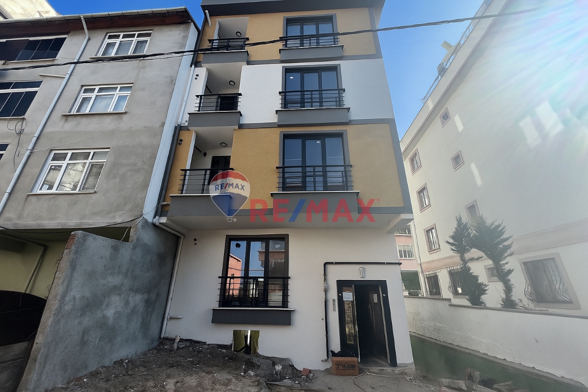 VEYSEL KARANİ MAHALLESİ'NDE TUM CEPHELERİ AÇIK, BALKONLU, KATTA TEK DAİRE!