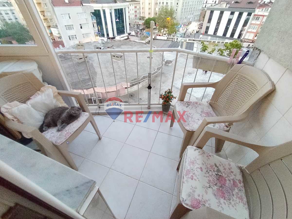 ATAŞEHİR KÜÇÜKBAKKALKÖY'DE 2+1 SATILIK ARAKAT DAİRE