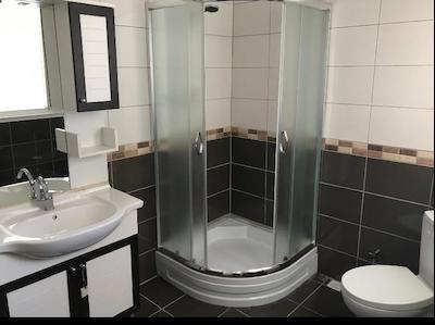 KARTAL MERKEZE VE MARMARAYA ÇOK YAKIN GENIŞ M2'LI 1.5+1 DAIRE