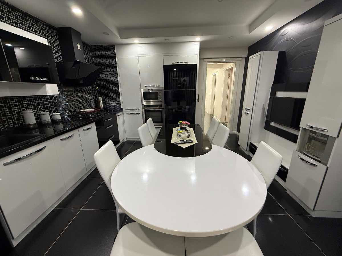 REMAX MODEN DEN YENIŞAFAK FIRUZE KONAKLARINDA 3+1 SATILIK DAIRE