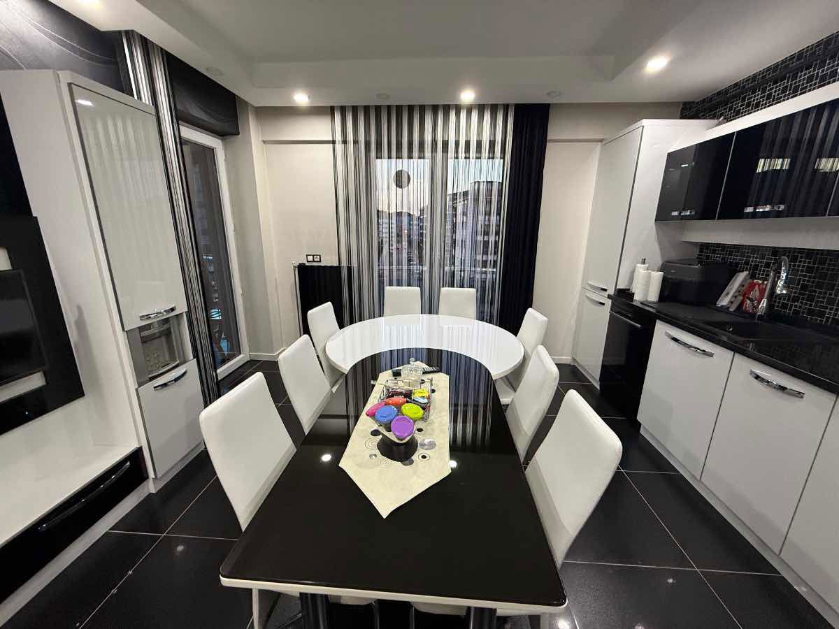 REMAX MODEN DEN YENIŞAFAK FIRUZE KONAKLARINDA 3+1 SATILIK DAIRE