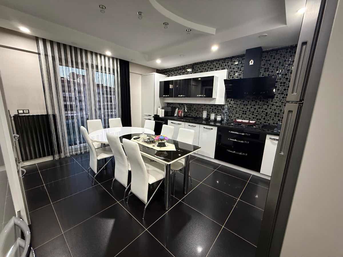 REMAX MODEN DEN YENIŞAFAK FIRUZE KONAKLARINDA 3+1 SATILIK DAIRE