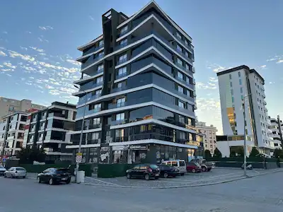 NAZİLLİ'NİN GELİŞME BÖLGESİNDE KÖŞE KONUMLU HAZIR KİRACILI SATILIK DÜKKAN