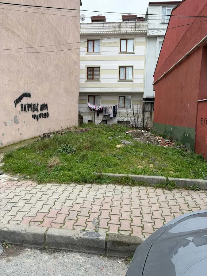 BAŞAKŞEHİRDE SATILIK 130M2 ARSA