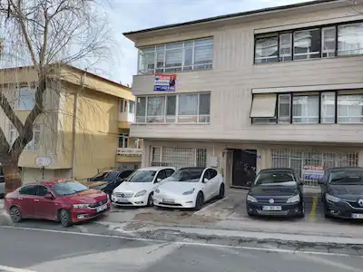 GOP'UN KALBINDE, PAPAZIN BAĞI MANZARALI 4+1 FIRSAT DAIRE