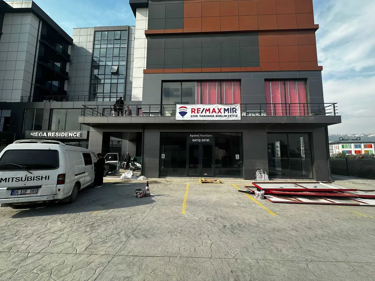 YEŞİLOVA MEGA RESİDENCE'DA 250 M2 GİRİŞ KAT KİRALIK İŞYERİ