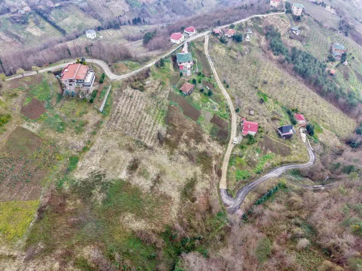 AKÇAABAT DARICADA SATILIK DENİZ MANZARALI 1280m2 ARSA