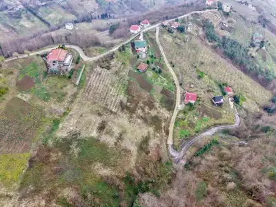 AKÇAABAT DARICADA SATILIK DENİZ MANZARALI 1280m2 ARSA