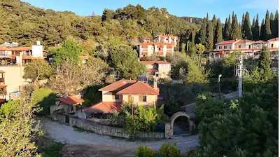 KAZ DAĞLARI YEŞILYURT’TA DENIZ MANZARALI ÖZEL MÜSTAKIL TAŞ EV