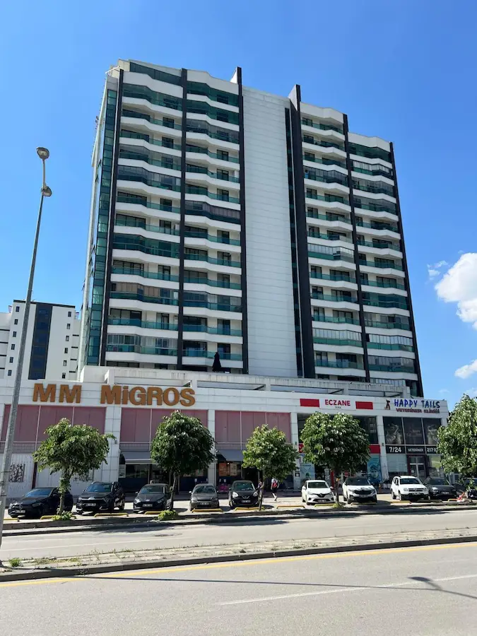 YAŞAMKENT PELİT PLAZA'DA 1+1 SATILIK DAİRE