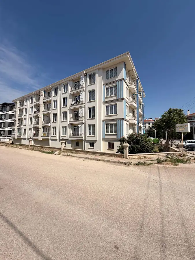 *SELÇUKLU MAHALLESINDE SATILIK 1+1 EŞYALI DAIRE - DEVLET HASTANESI ARKASI*