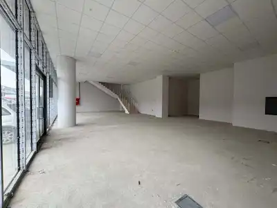 REMAX MAVI'DEN SAKARYA YENI SANAYISIN'DE ASANSÖRLÜ DÜKKAN