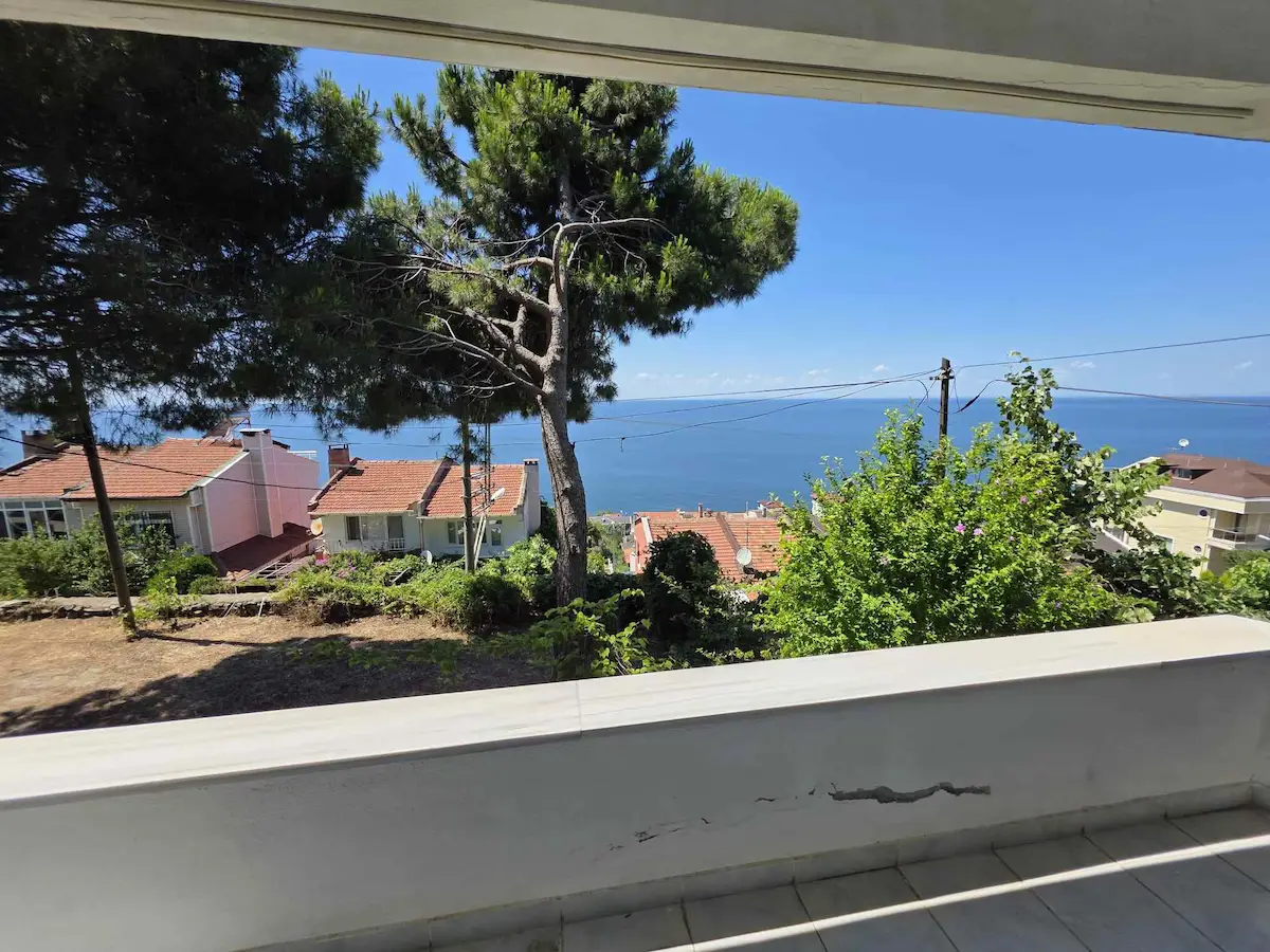 RE/MAX'DAN ESENKÖY'DE SATILIK 2 KATLI MÜSTAKİL EV