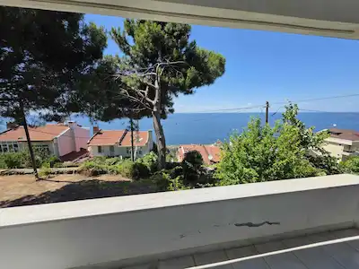 RE/MAX'DAN ESENKÖY'DE SATILIK 2 KATLI MÜSTAKİL EV