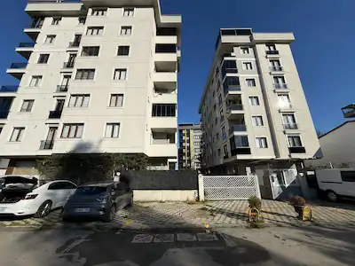 GÜVENLİKLİ SİTEDE ÇİFT BALKONLU EBEVEYN BANYOLU 2+1 SATILIK