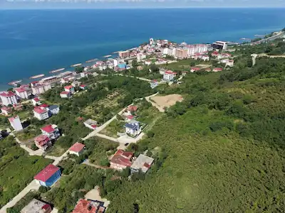 PİRAZİZ MADEN MAHALLESİNDE DENİZ MANZARALI 946M² SATILIK ARSA
