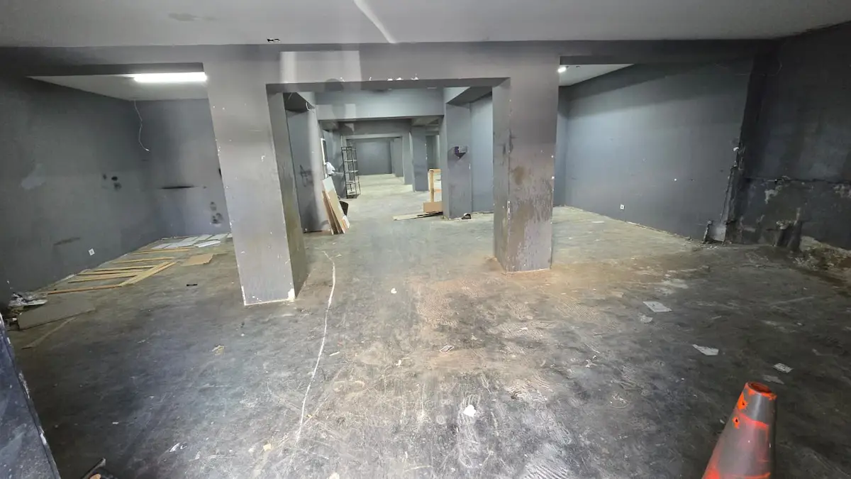 TAVUKÇUYOLUNA PARALEL CEPHE DÜZ GİRİŞ 250 M2
