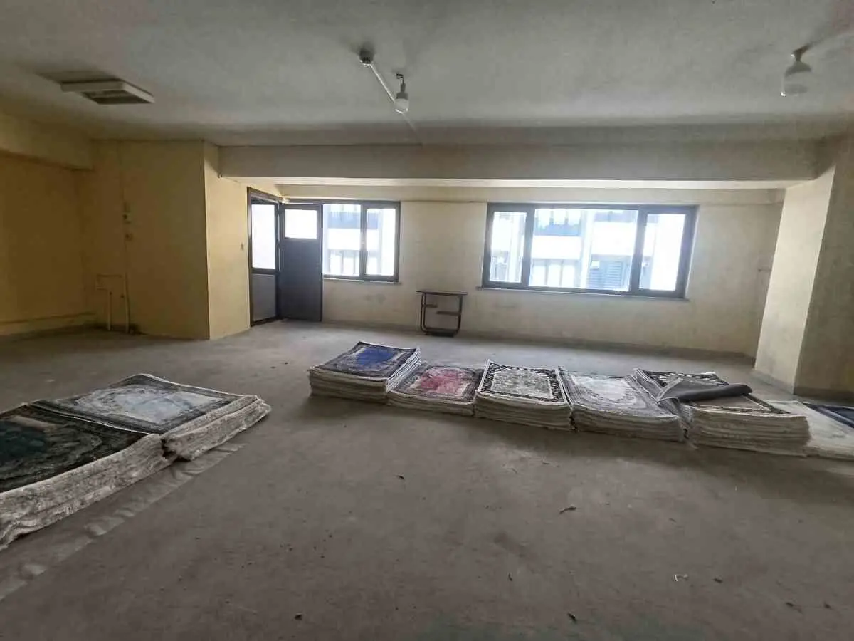 MAHMUTBEY YOLUNA YAKIN NET 200M² KİRALIK İŞ YERİ