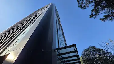 KOZYATAĞI E-5 DE YENI TAMAMLANAN PLAZA İÇI YAPILI KIRALIK OFIS