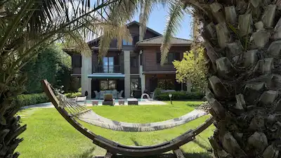 SARIYER KİLYOS BEYAZ EŞYALI PRESTİJLİ 1530M2 ARSA İÇİNDE MÜSTAKİL HAVUZLU VİLLA