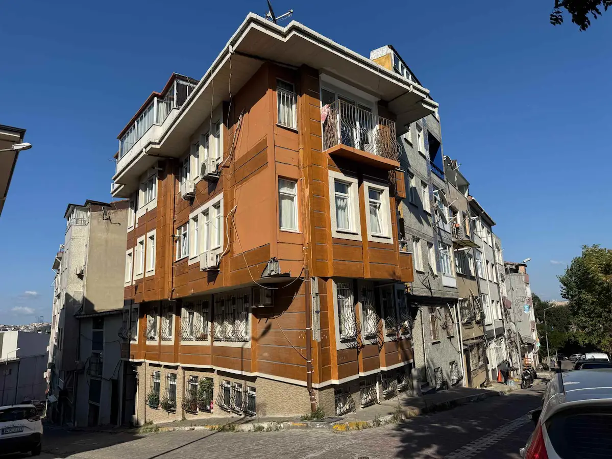 EYÜPSULTAN DEFTERDAR 90 M² 2+1 KÖŞE GİRİŞ KAT ÇİFT CEPHE ÇİFT WC KREDİYE UYGUN