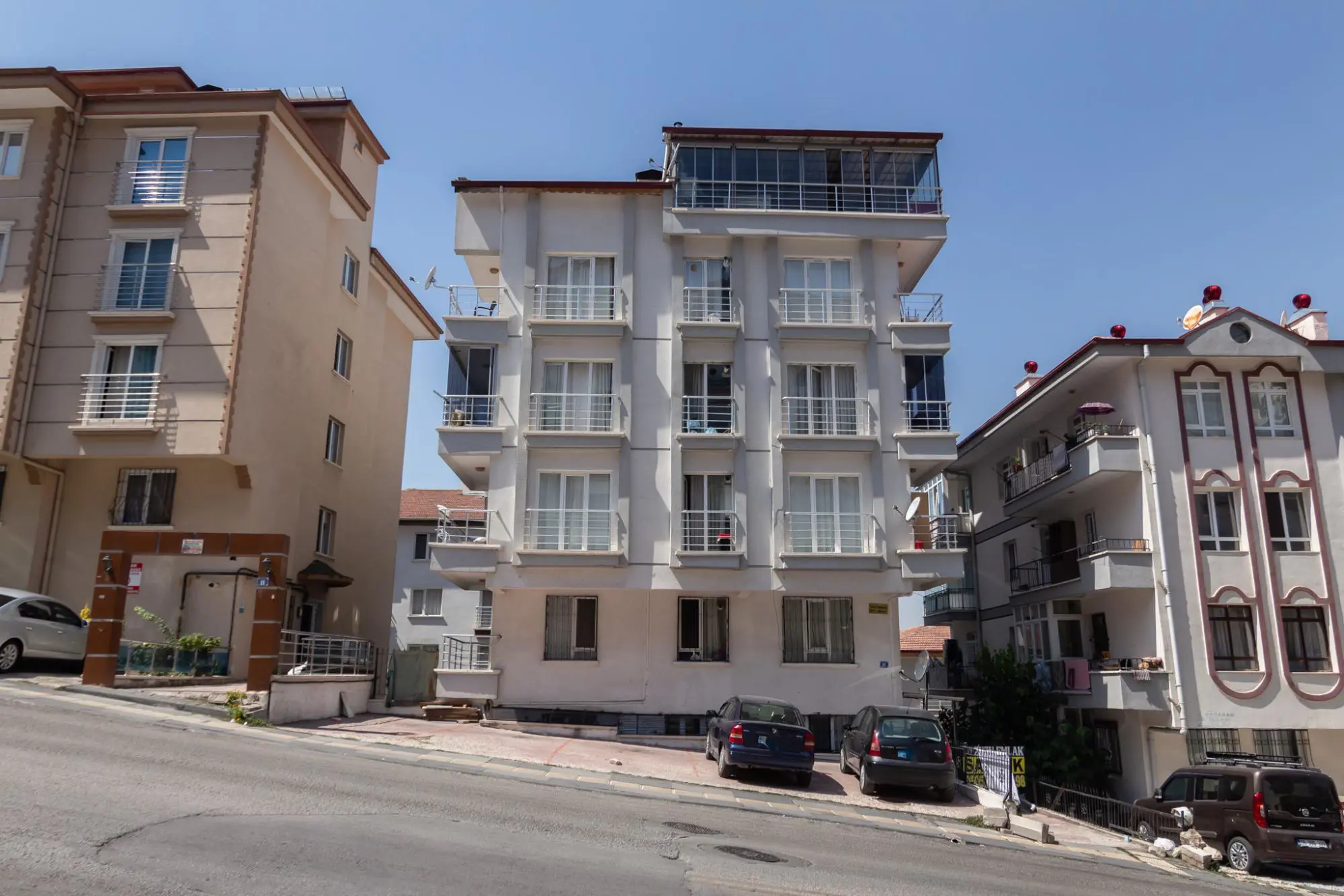 KEÇIÖREN OVACIK TERASLI DUBLEKS BOŞ 3+1 SATILIK DAIRE