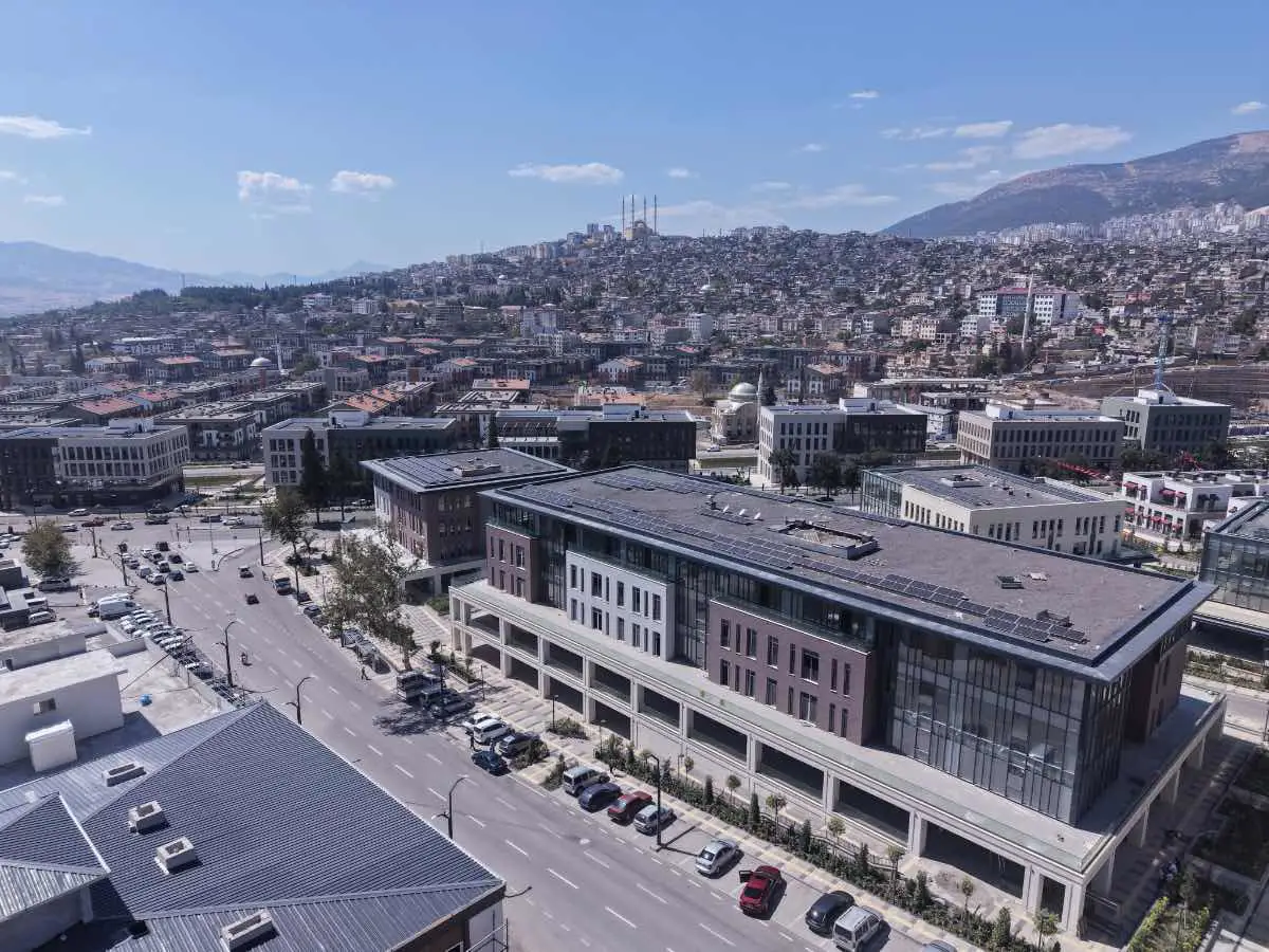 RE/MAX EDEDEN | BELEDİYE KARŞISI KÖŞE | FERAH OFİS