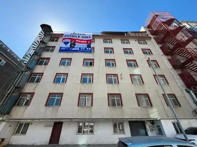 UĞUR MUMCU’DA KİRALIK 2.000 M² MÜSTAKİL BİNA | DEPO & KURUMSAL KULLANIMA UYGUN