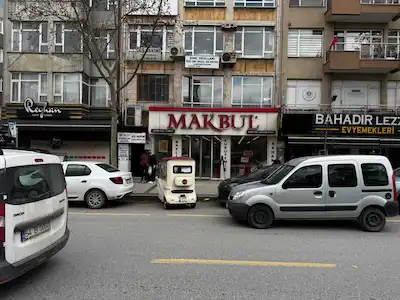 RE/MAX HÜR ADAPAZARI ATATÜRK BULVARINDA PRESTIJLI SATILIK OFIS