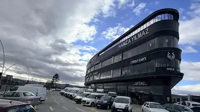 OTOCENTRUM GALERİCİLER SİTESİNDE KATTA SATILIK KÖŞE DÜKKAN