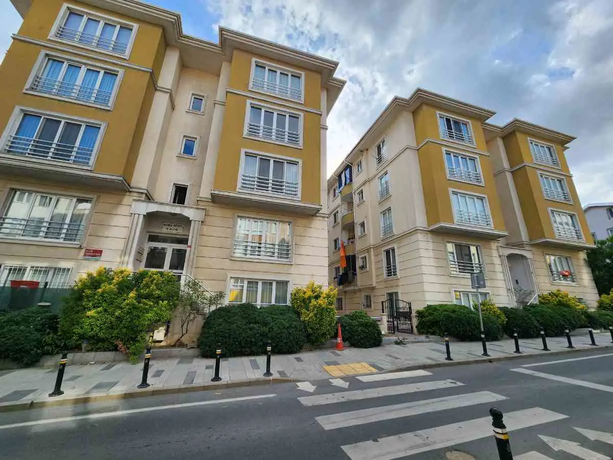 ÇATALCA FERHATPAŞA KORU SİTESİ’NDE 3+1 | 140 M² BRÜT | 2 BANYOLU | BALKONLU KİRALIK DAİRE