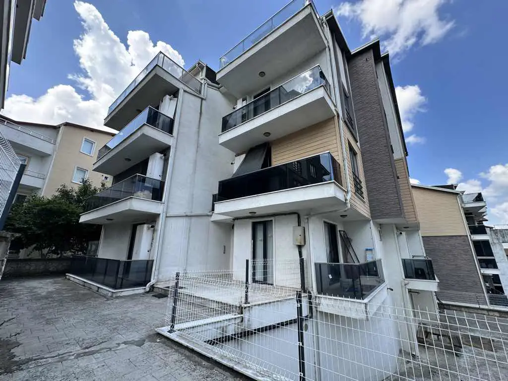 İZMİT YAHYAKAPTANA YAKIN GENİŞ TERASLI 1+1 KİRALIK DAİRE