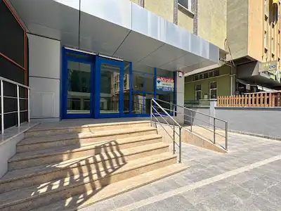 FLORYA AYDIN ÜNIVERSITESI DÜZ GİRİŞ KİRALIK DÜKKAN DEPOLU 270M2